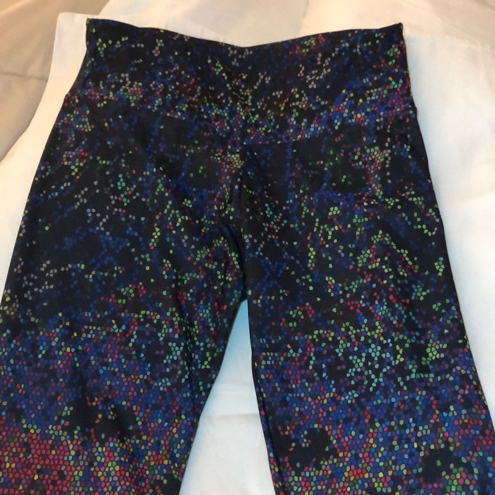 Onzie shapes cropped yoga leggings size S/M